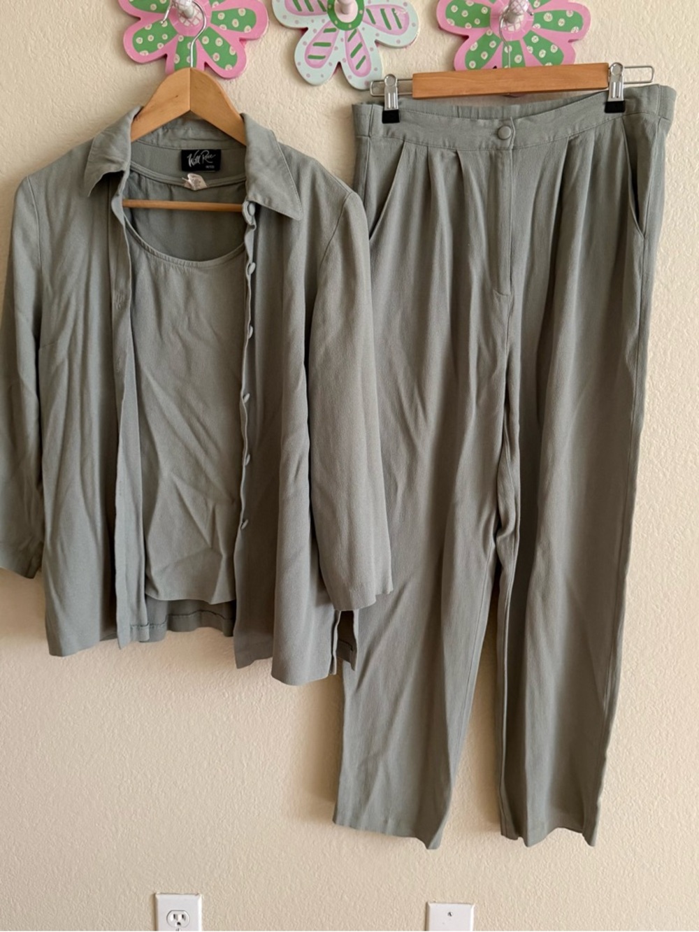 Wild Rose Light Sage Three-Piece Pantsuit Set Size 8 Petite
